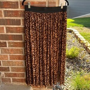 VINCE CAMUTO Ladies M Leopard Print Nylon Midi/Maxi Skirt